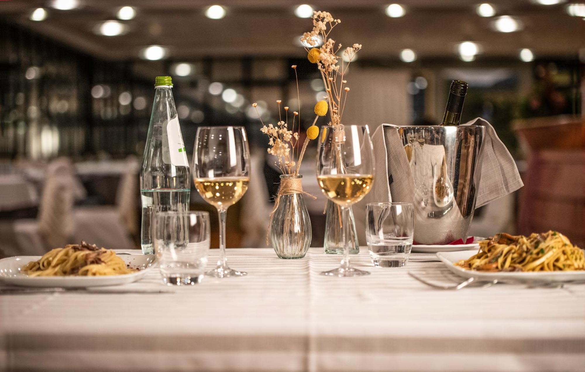 米开朗基罗皇宫酒店 特尔尼 外观 照片